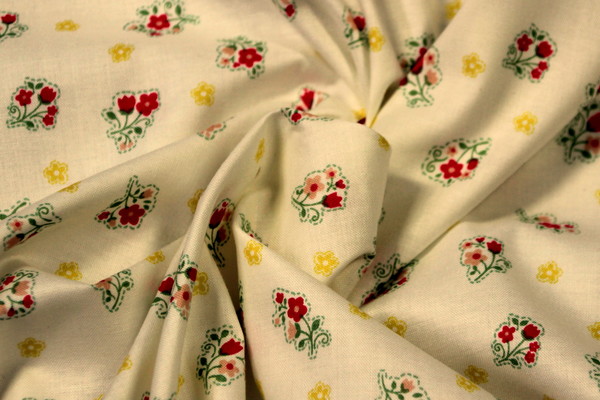 Mini Flowers on Cream